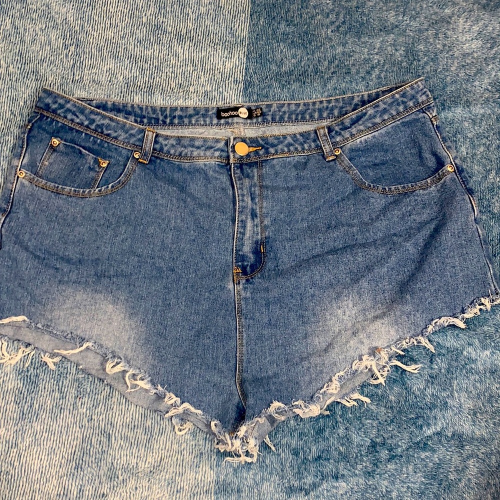 Boohoo high waisted cut off denim shorts